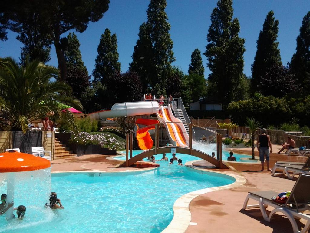 Piscina a Camping Le Panoramic o a prop