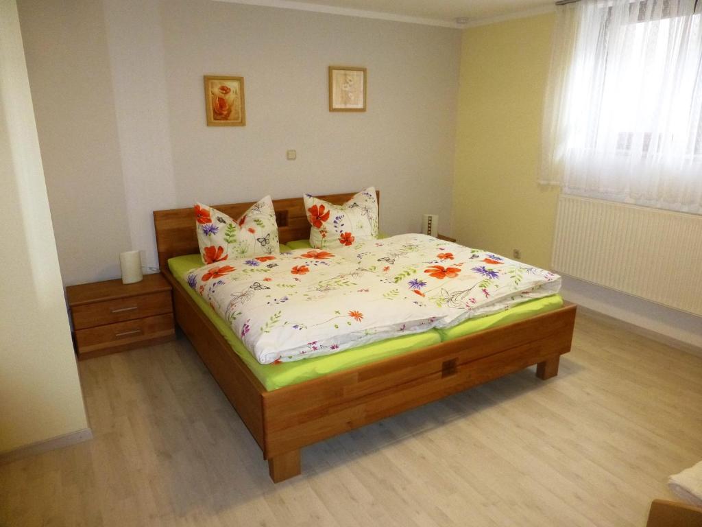 a bedroom with a large bed with flowers on it at Abseits vom Lärm und Verkehr in Litzendorf