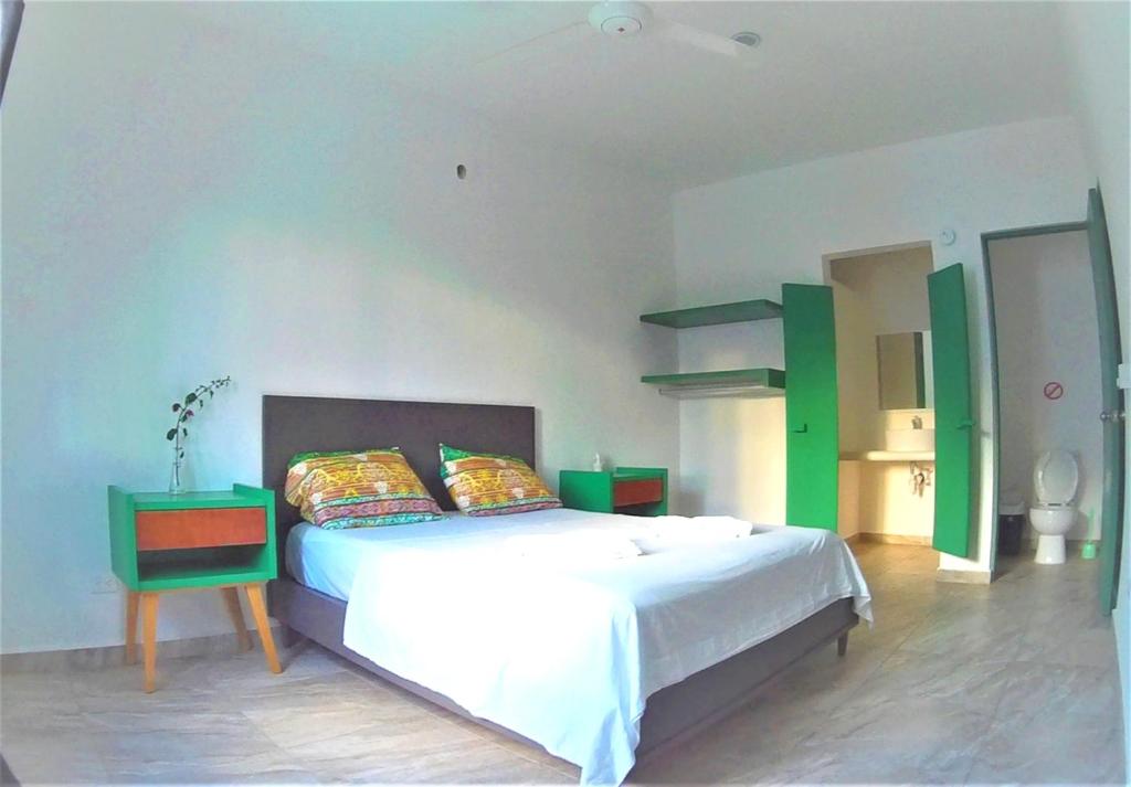 Postel nebo postele na pokoji v ubytování Hostel Humanity