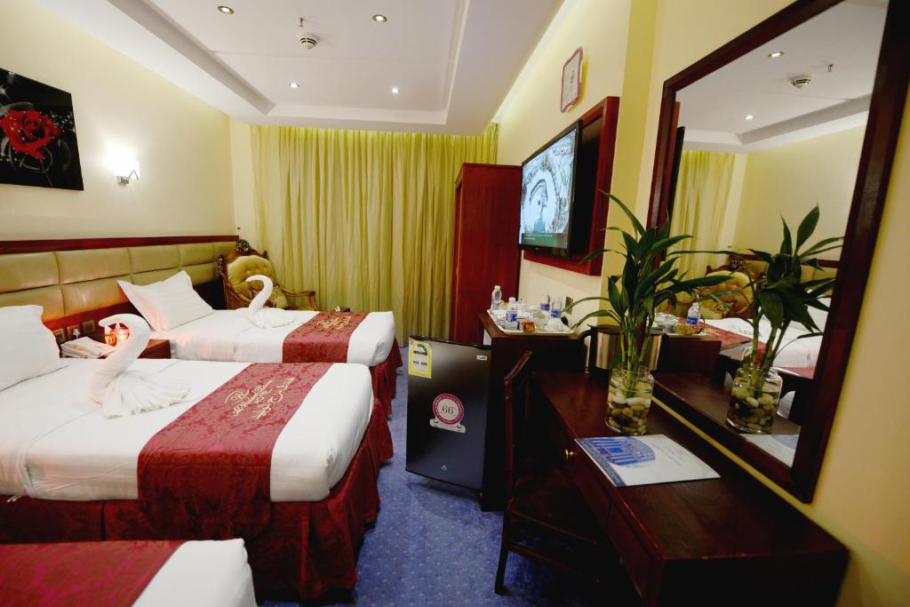 Postel nebo postele na pokoji v ubytování Al Waleed Tower Hotel