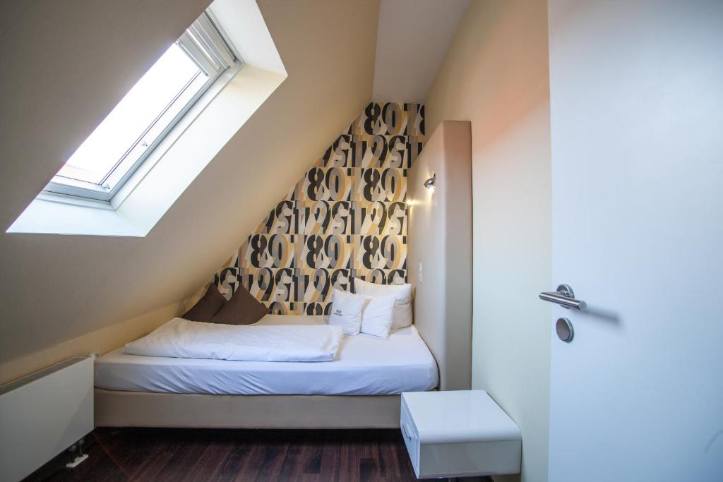 Voodi või voodid majutusasutuse Retro Design Hotel toas