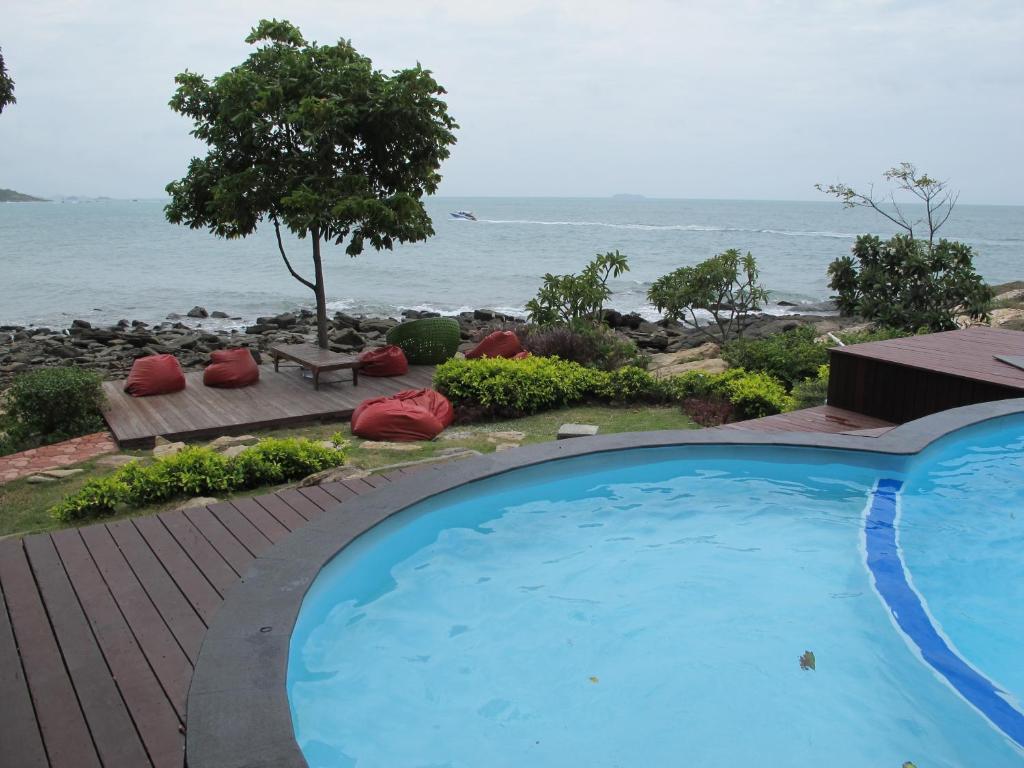 a swimming pool with a view of the ocean at Vimarn Samed Resort in Ko Samed