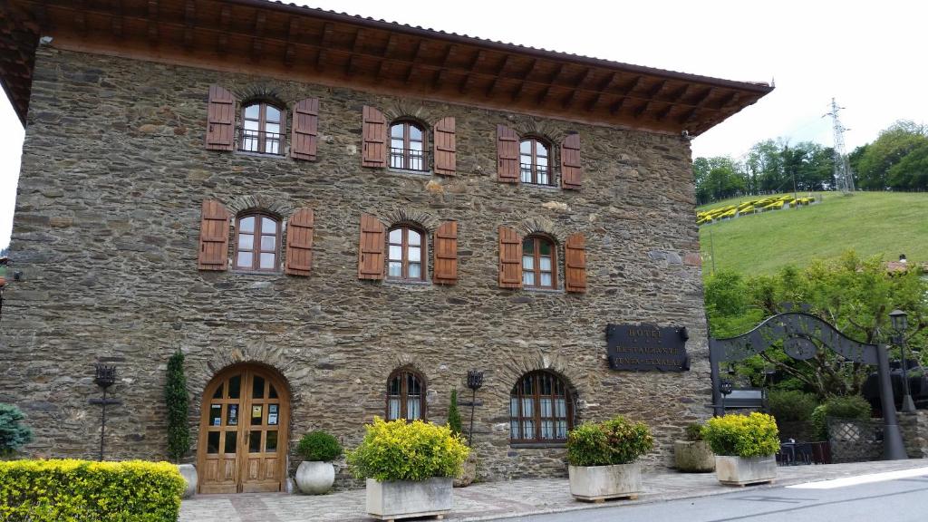 Hotel Venta de Etxalar reserva habitación