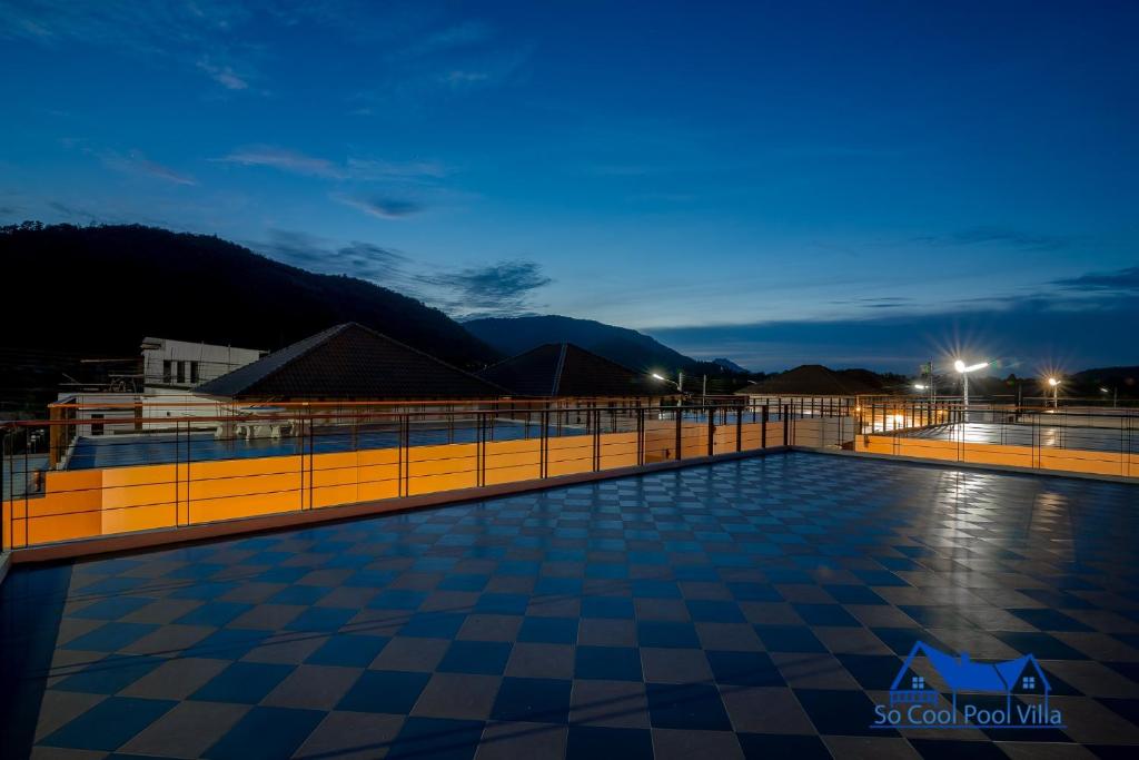 Bazén v ubytování So Cool Pool Villa nebo v jeho okolí
