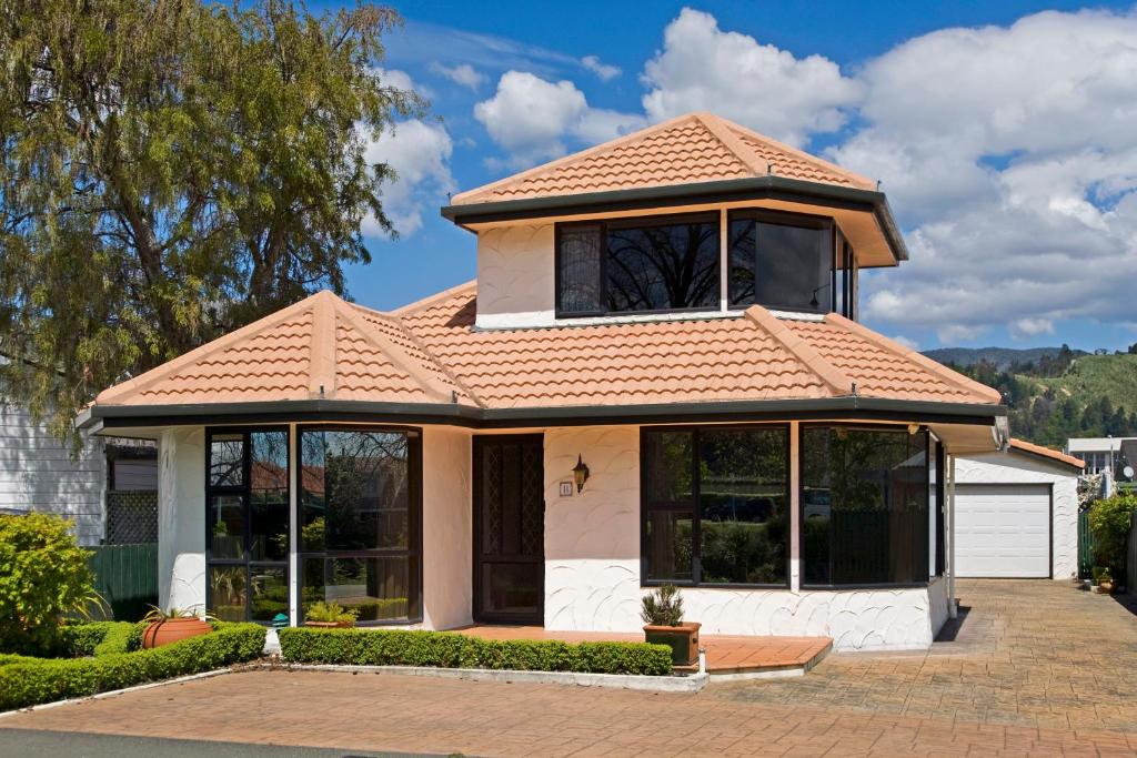 Riverside Villa - In the City by the River! - Casa De Cuatro Dormitorios