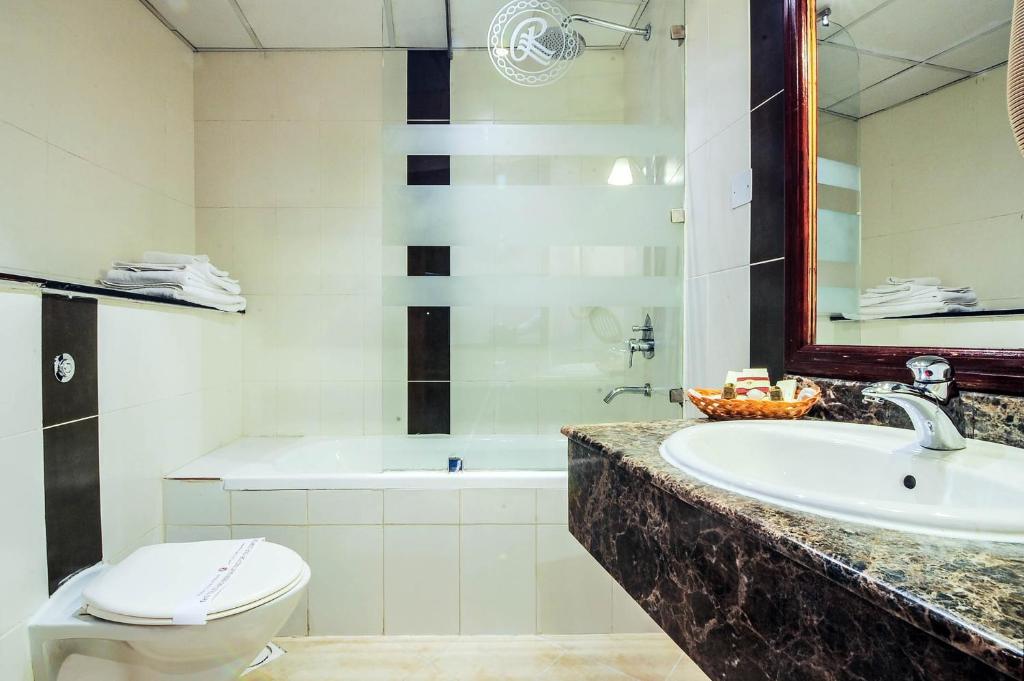 Koupelna v ubytování Ramee California Hotel