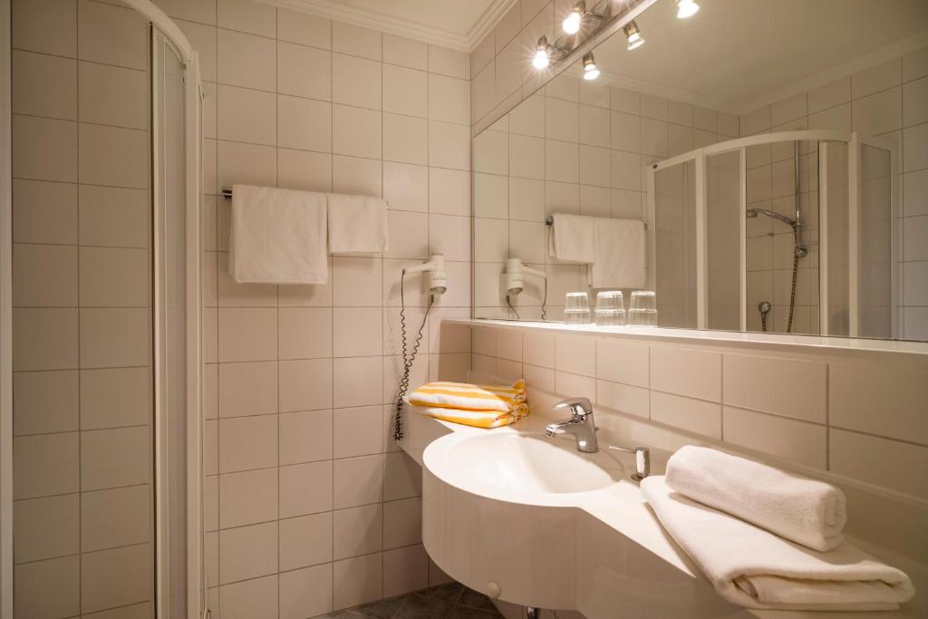 Een badkamer bij Das Rotspitz Adults - only