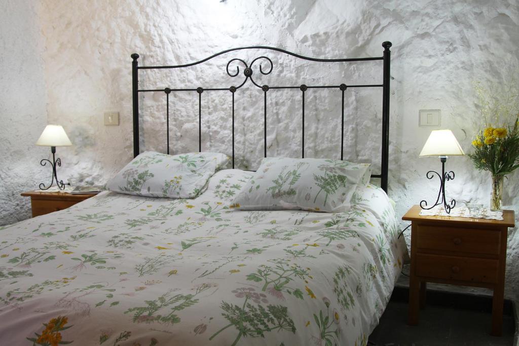 Llit o llits en una habitació de Casa-Cueva Villa Alta