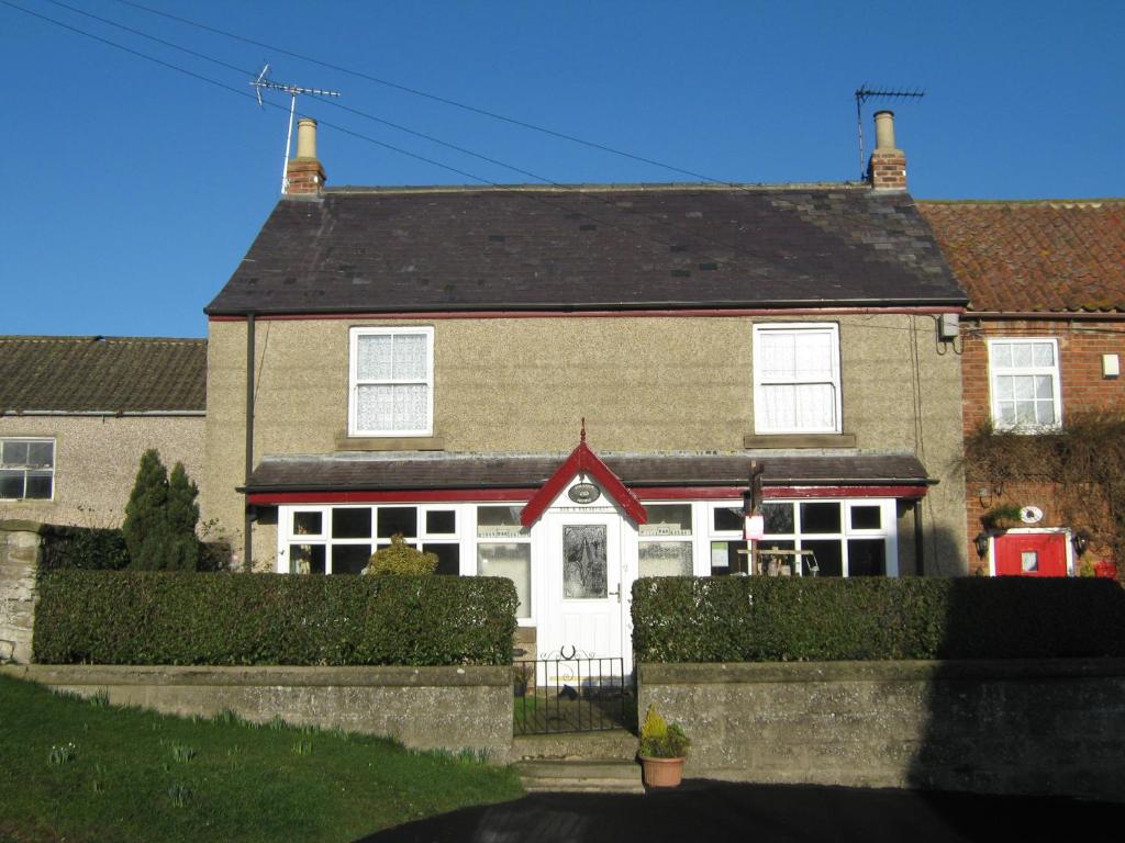 a house with a red triangle on the front of it at Hillside Bed and Breakfast in Bedale