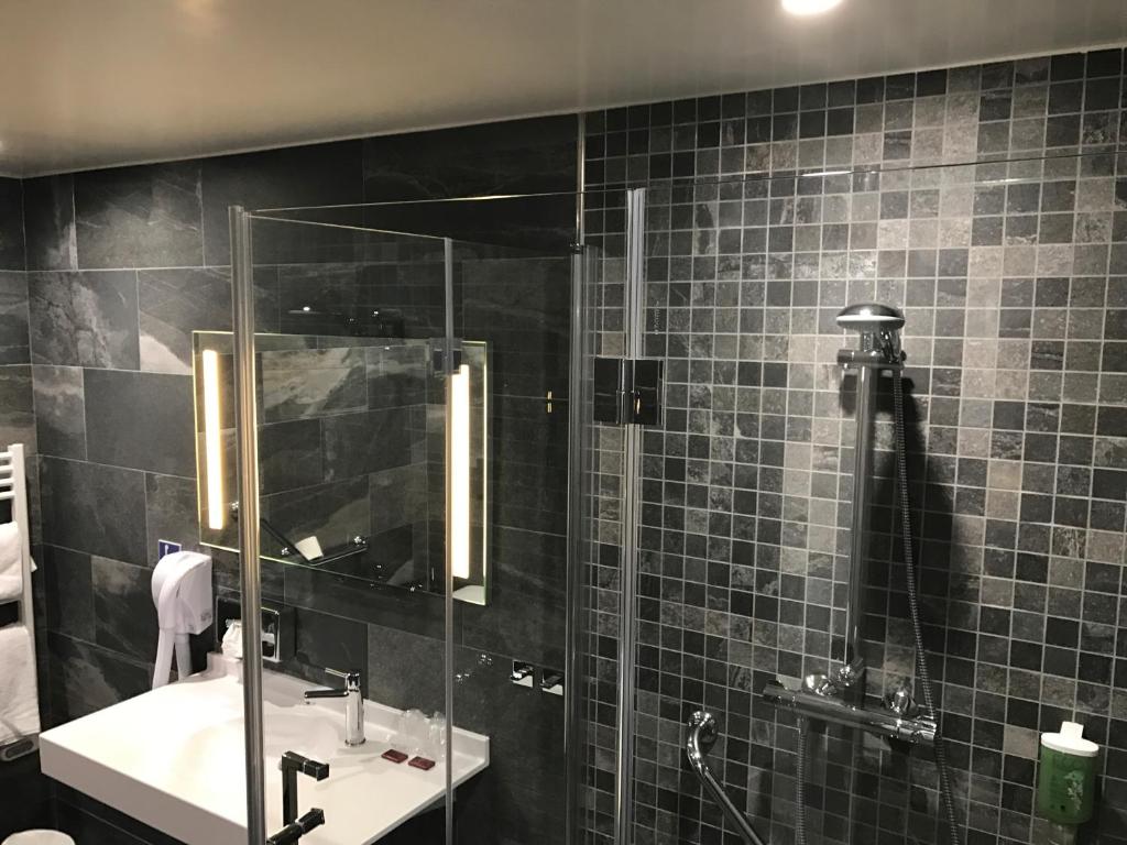 Koupelna v ubytování Hotel Le Cercle