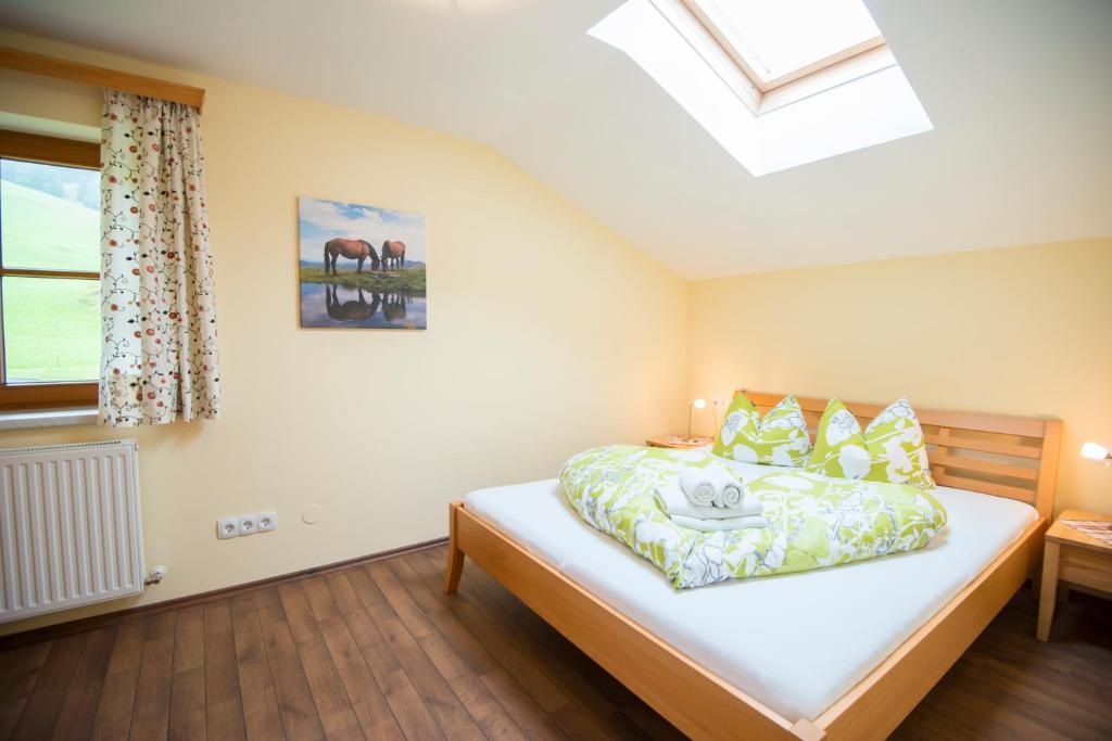 A bed or beds in a room at Biohof Maurachgut