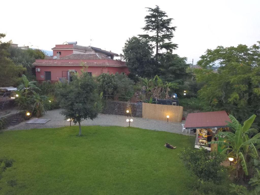 A garden outside B&B Villa Lidia