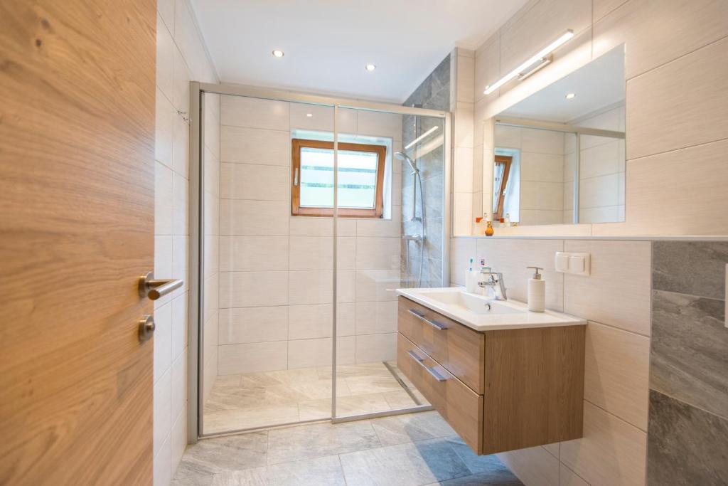 A bathroom at Biohof Maurachgut