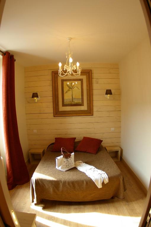 Logis Hôtel Le Cheval Noir - Chambre Double Standard