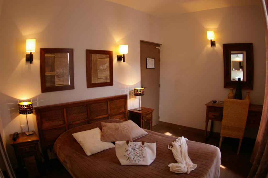Logis Hôtel Le Cheval Noir - Chambre Double Supérieure