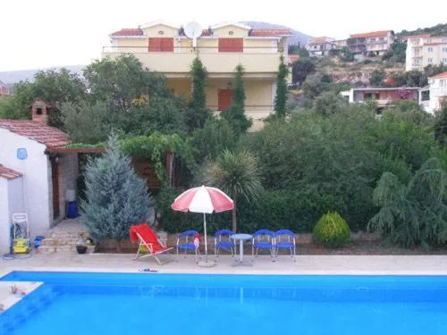 Family friendly apartments with a swimming pool Seget Vranjica, Trogir - 7559, Trogir, Croaţia