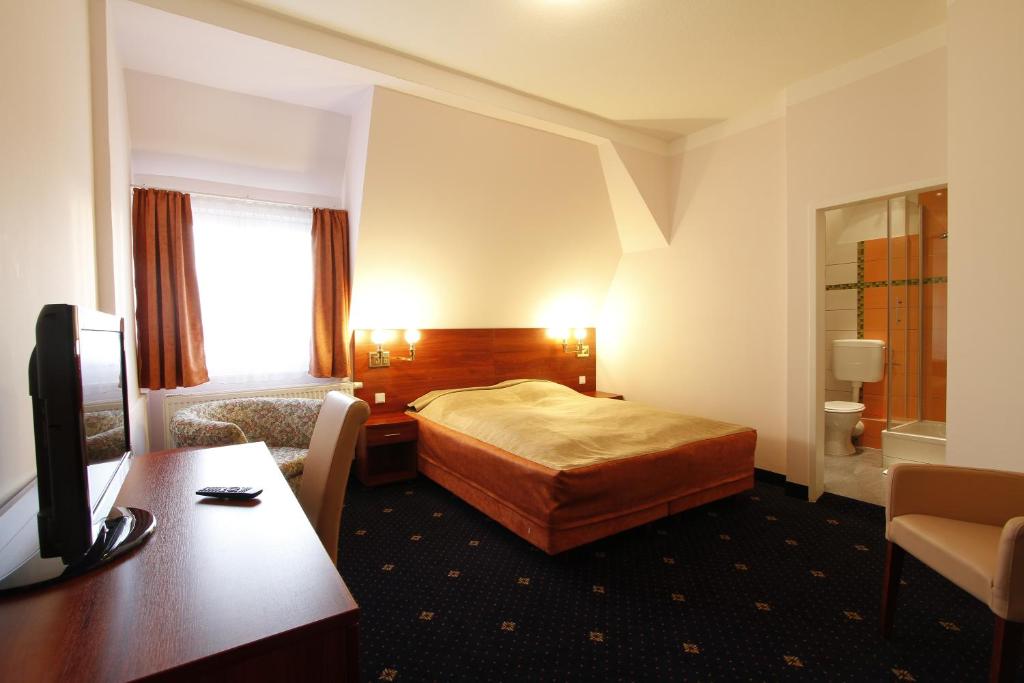 Postel nebo postele na pokoji v ubytování Hotel Preuss im Dammtorpalais