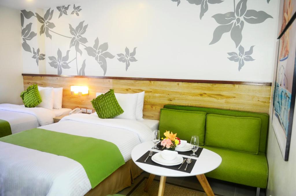 Postel nebo postele na pokoji v ubytování Azalea Hotels & Residences Boracay