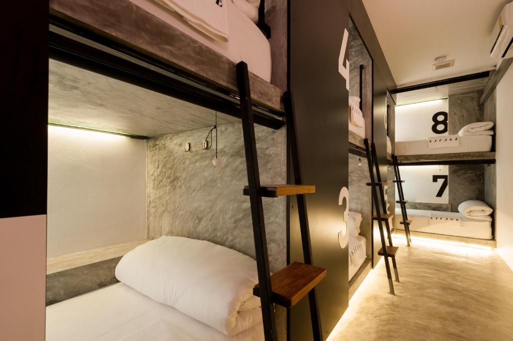 Postel nebo postele na pokoji v ubytování Savage Hostel Koh Tao