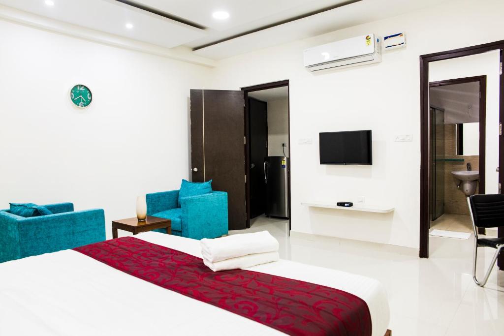 a hotel room with a bed and a tv at Aptly Premium Serviced Apartments - A BRAND UNIT OF SKYLA - Lotus Pond in Hyderabad