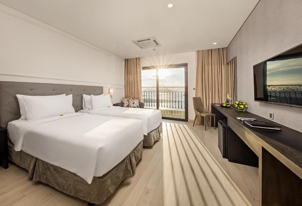 Phòng Executive 2 Giường Đơn Với Ban Công Và Tầm Nhìn Ra Vịnh
