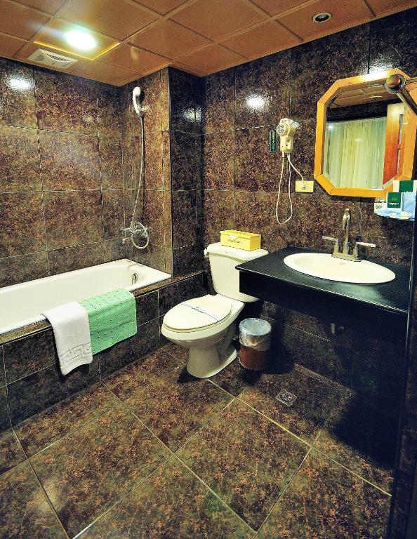 Koupelna v ubytování KaRo Hotel