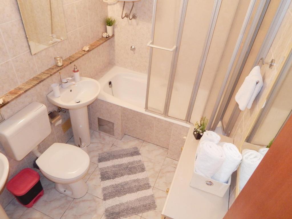 Koupelna v ubytování Apartment Nina Marie II