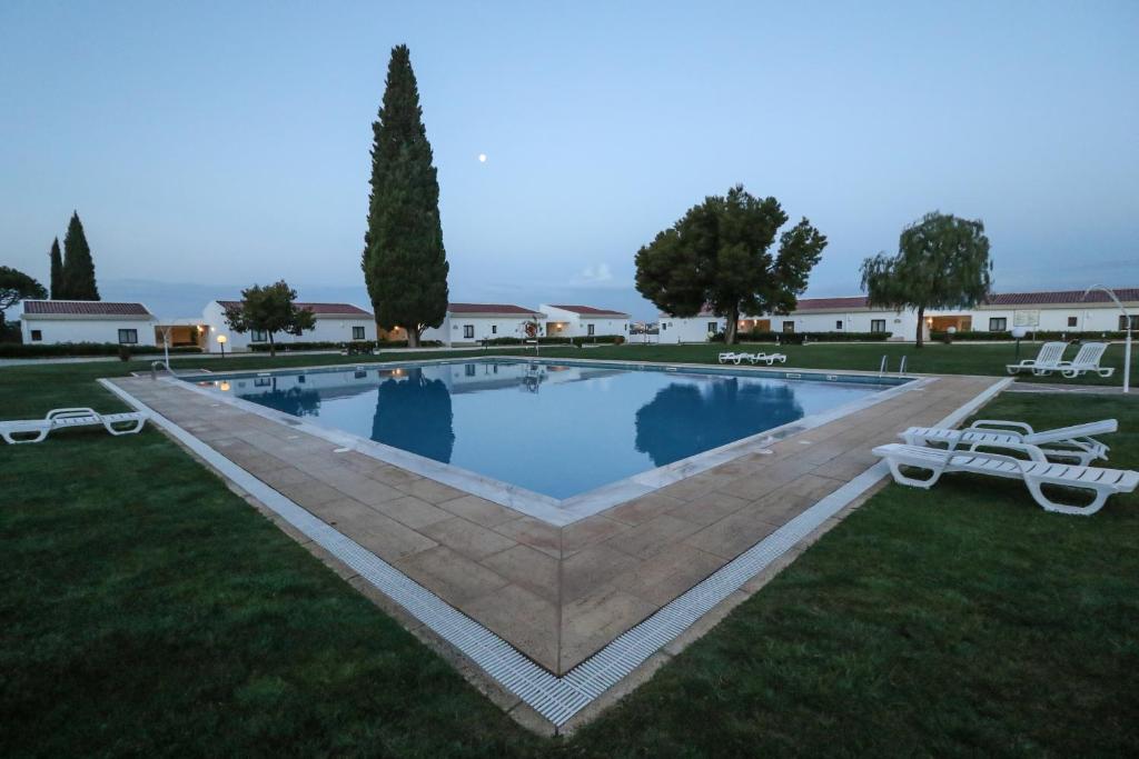 a large swimming pool in the middle of a yard at Hotel Apartamento Do Golfe in Vilamoura