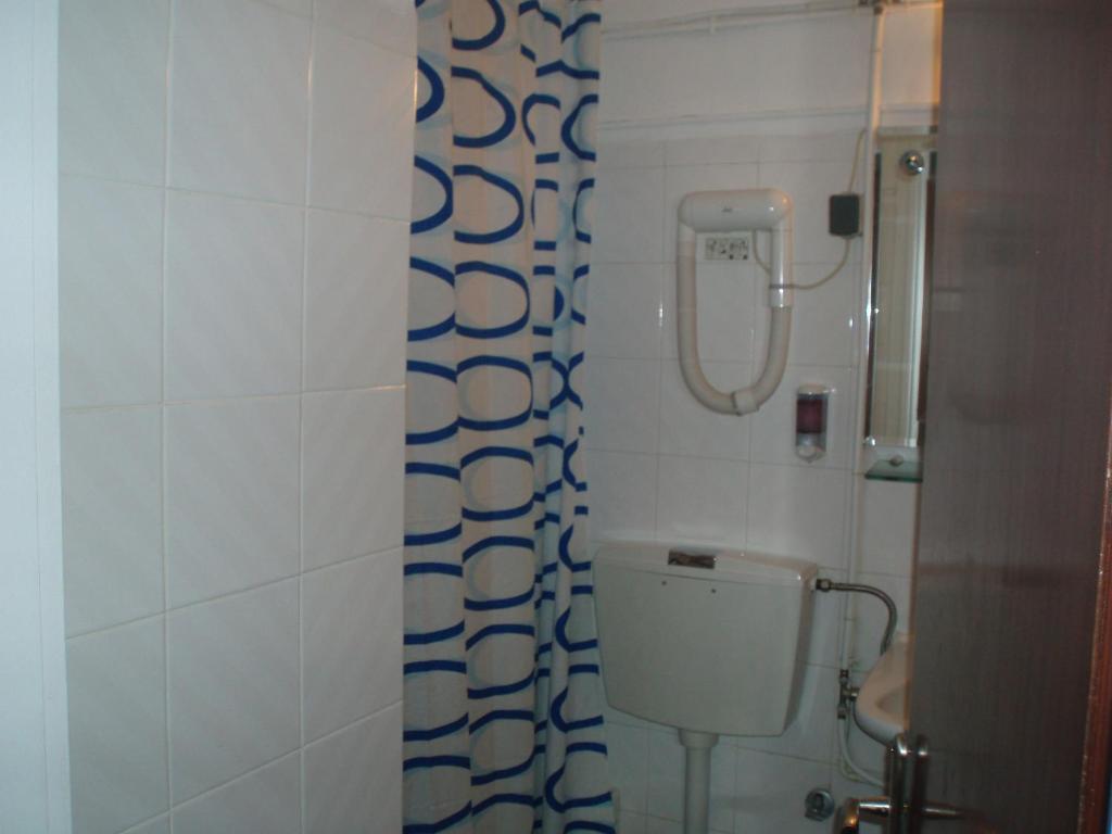 A bathroom at Hotel Orfeas