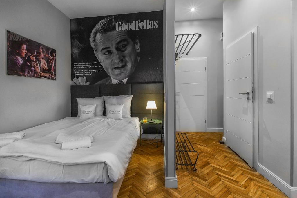 Posteľ alebo postele v izbe v ubytovaní Cinema Rooms - Piotrkowska