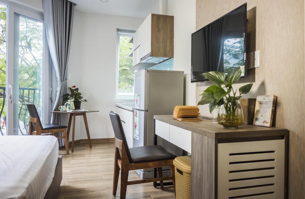 Spring Light Home - Studio With Balcony
