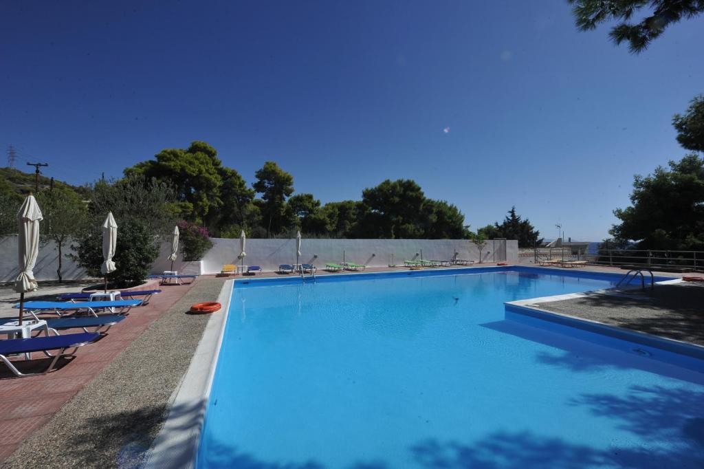The swimming pool at or close to Siagas Beach Hotel