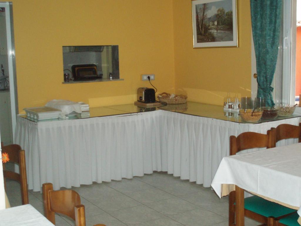 A restaurant or other place to eat at Hotel Orfeas