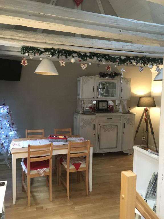 Kuchyň nebo kuchyňský kout v ubytování Gîte chez "Mamie Schlop"