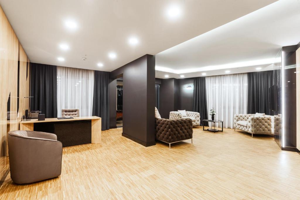 
One Bedroom Corner Suite
