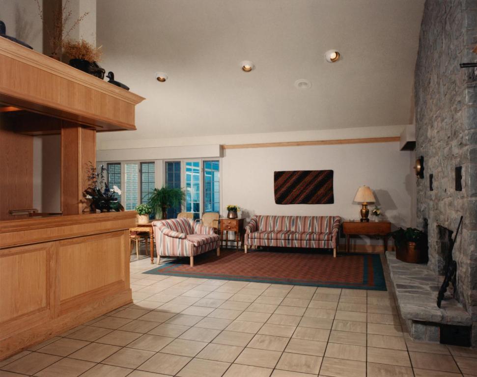 Posezení v ubytování Auberge De La Baie