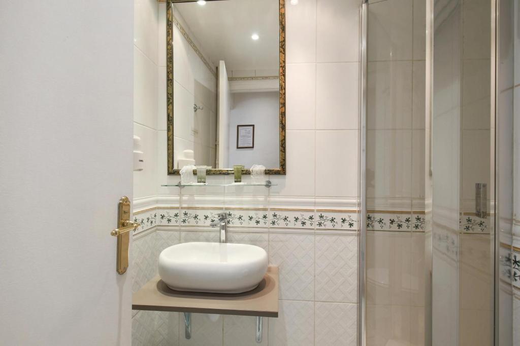 Grand Hôtel Des Gobelins - Resim 42