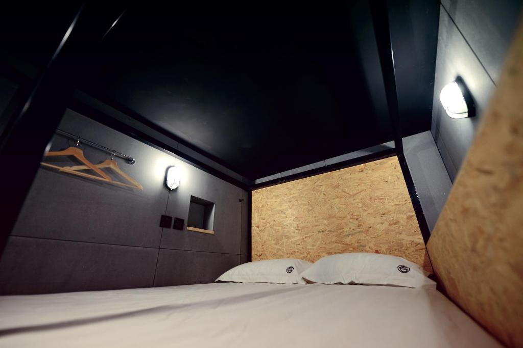 Postel nebo postele na pokoji v ubytování KID Hualien Hostel