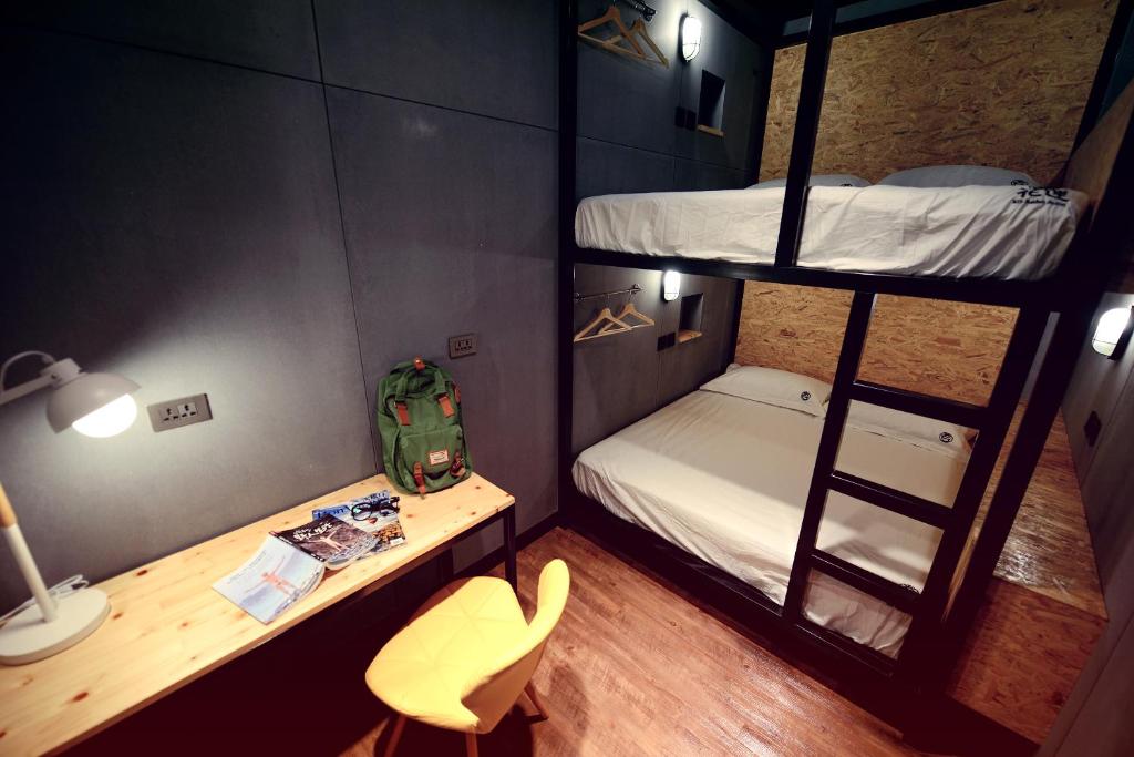 Postel nebo postele na pokoji v ubytování KID Hualien Hostel