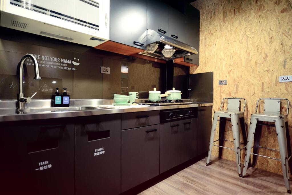 Kuchyň nebo kuchyňský kout v ubytování KID Hualien Hostel