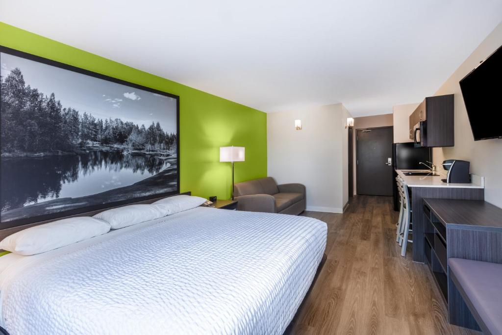 
Efficiency King Room - Non-Smoking
