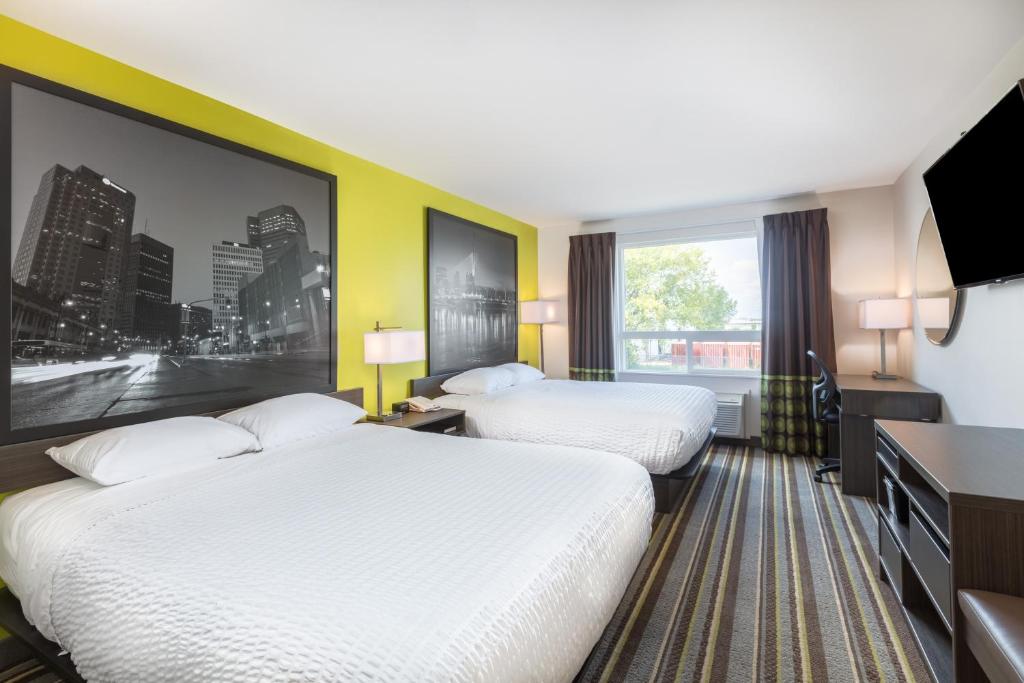 
Queen Room with Two Queen Beds - Non-Smoking
