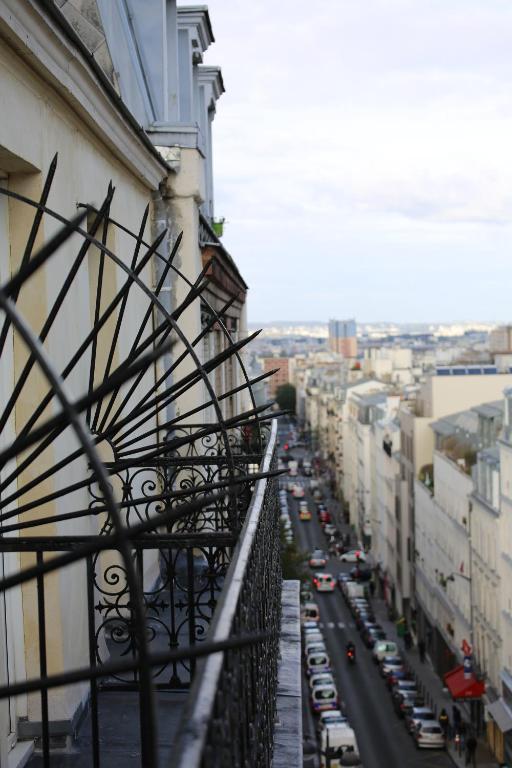 Gallery image of Hotel Boronali in Paris