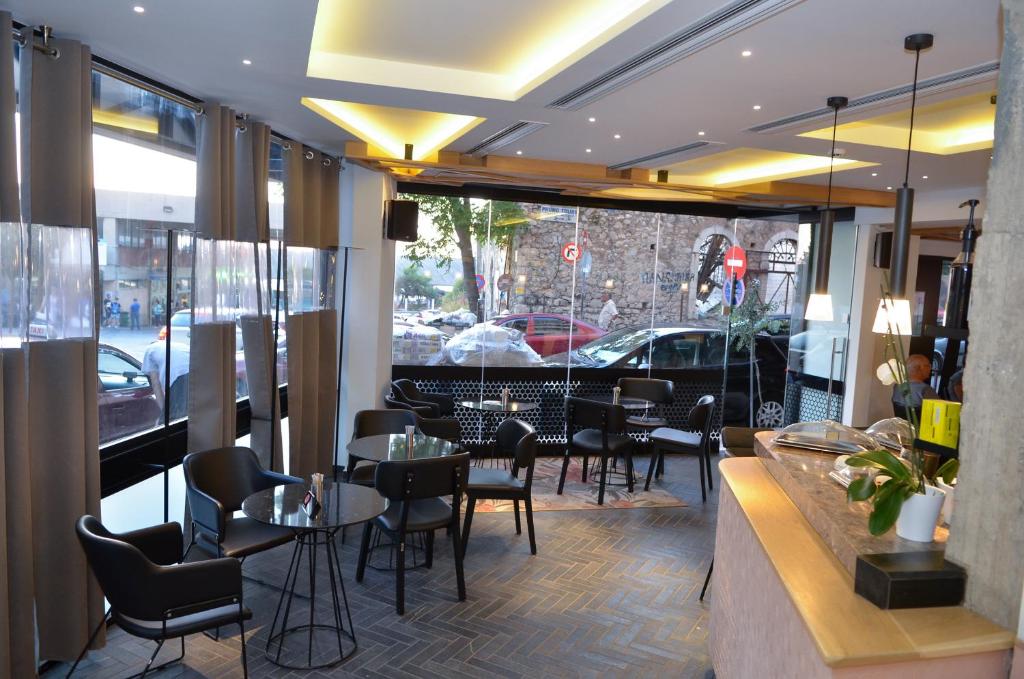 Restaurace v ubytování Adonis City Hotel