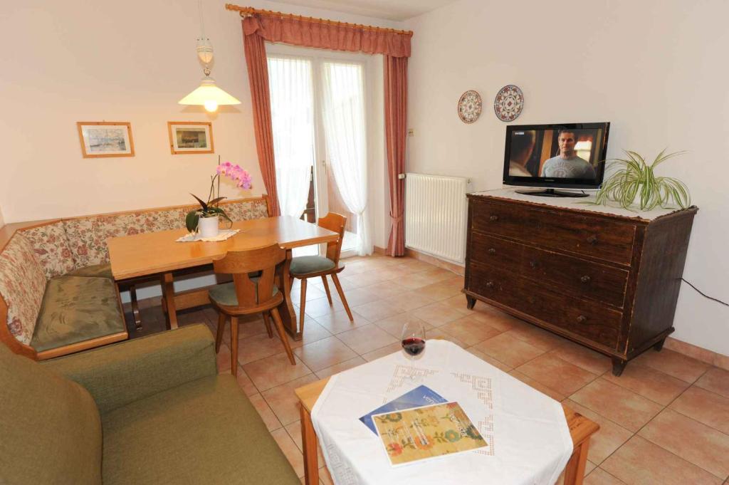 TV a/nebo společenská místnost v ubytování Haus Schlossblick