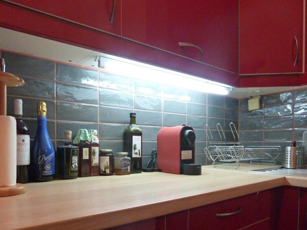 Kuchyň nebo kuchyňský kout v ubytování Homely Spacious Studio