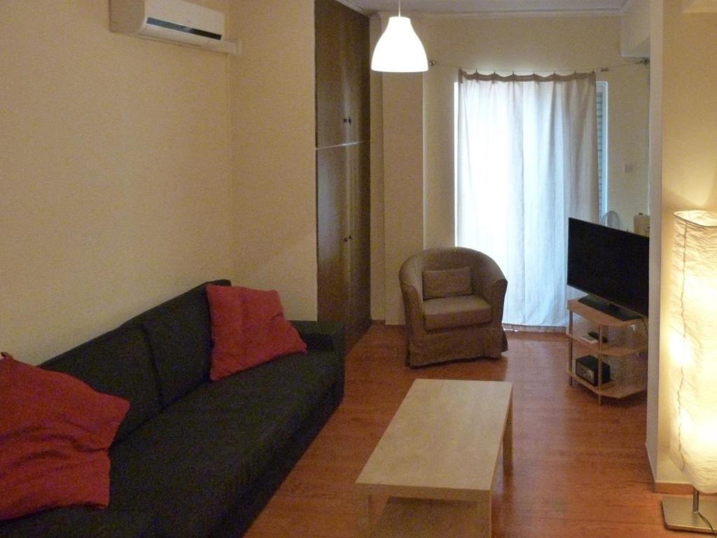 TV a/nebo společenská místnost v ubytování Homely Spacious Studio