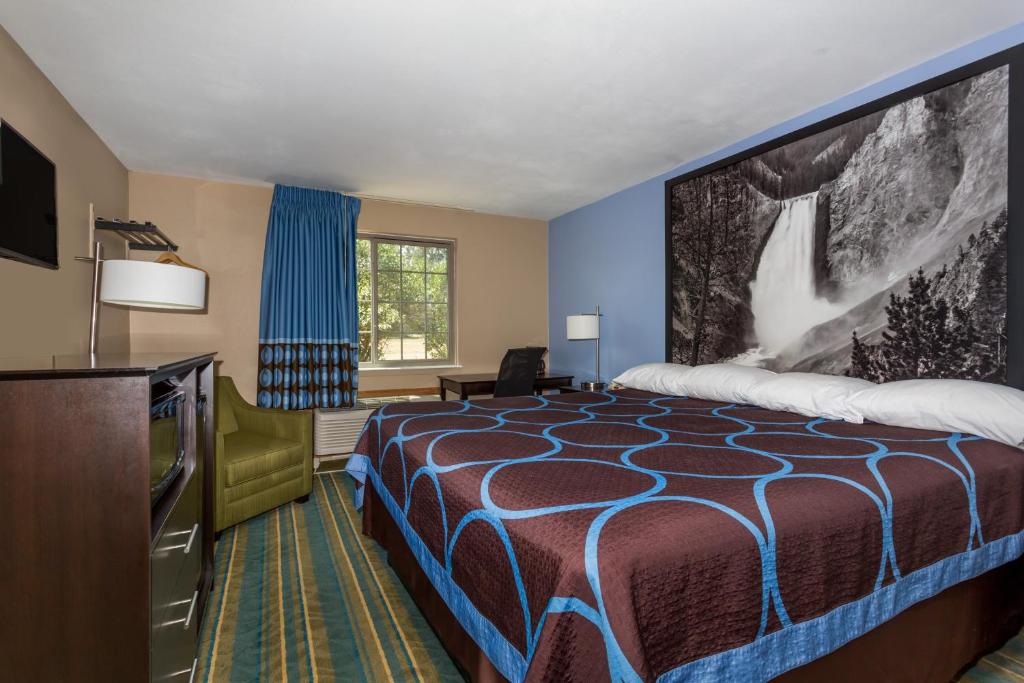 Super 8 by Wyndham Douglas - King Room - Non-Smoking