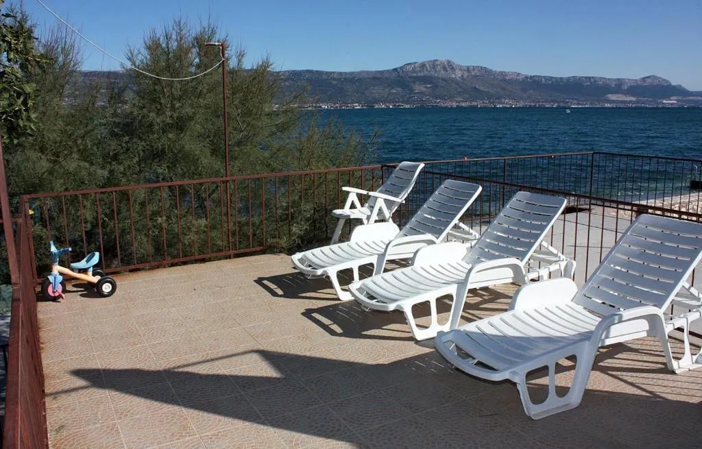 Family friendly seaside apartments Arbanija, Ciovo - 5220, Trogir, Croaţia