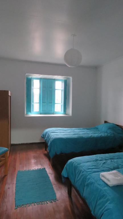 Una cama o camas en una habitación de Hostal Casa Azul